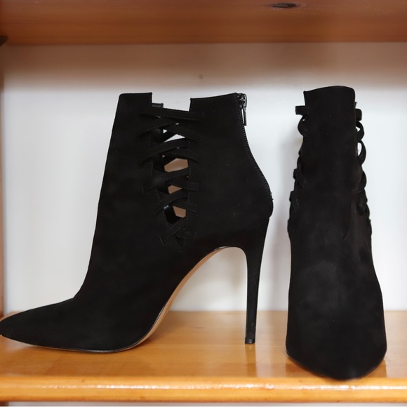 Aldo Shoes - Aldo Ankle Tuxedo cut Black booties | size 9